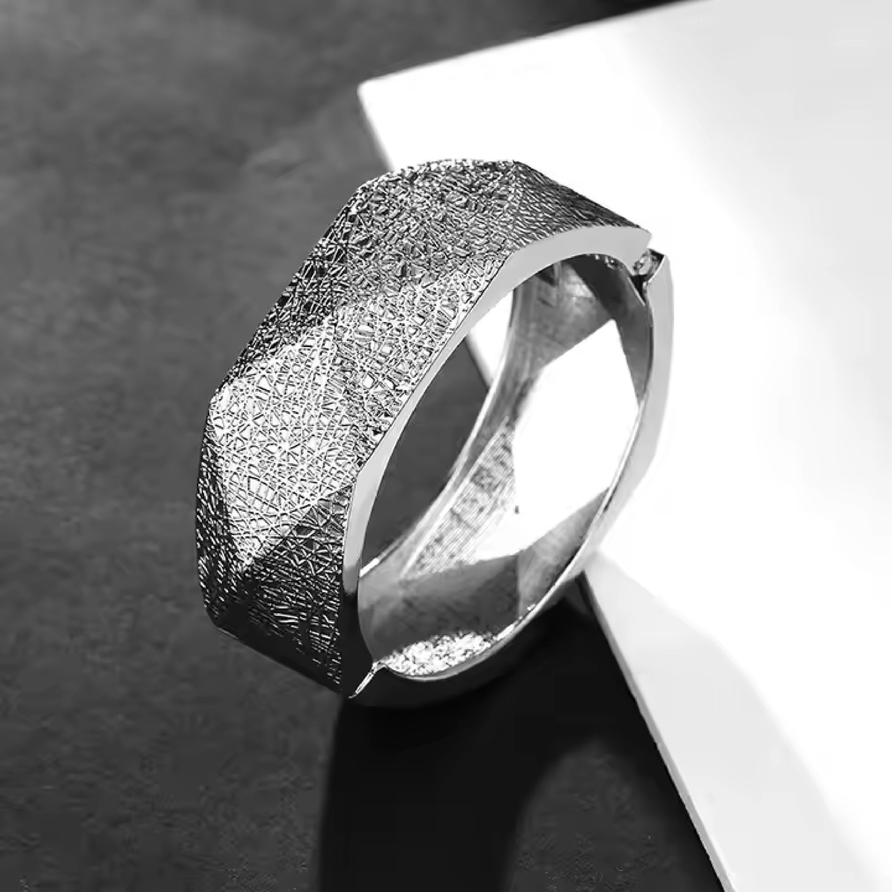 Crystalline Edge Bangle (silver)