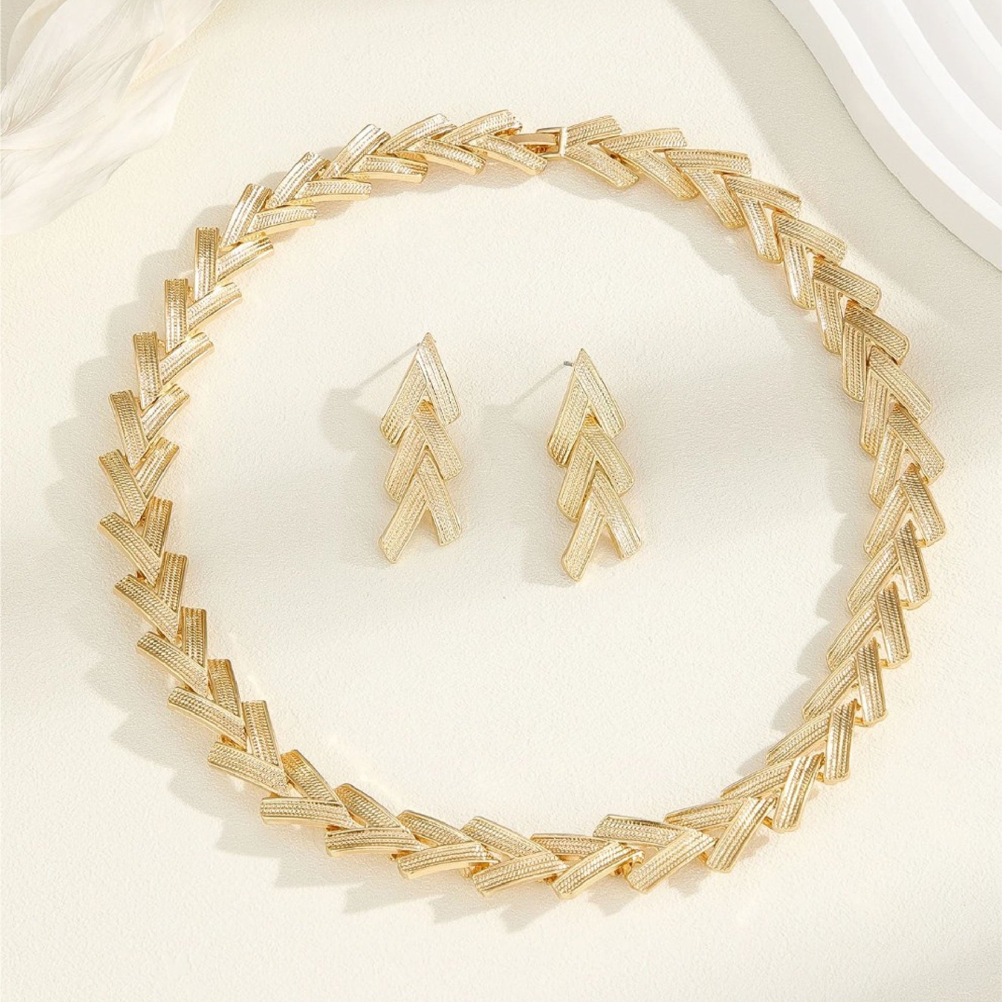 Aurelia Chevron Necklace Set