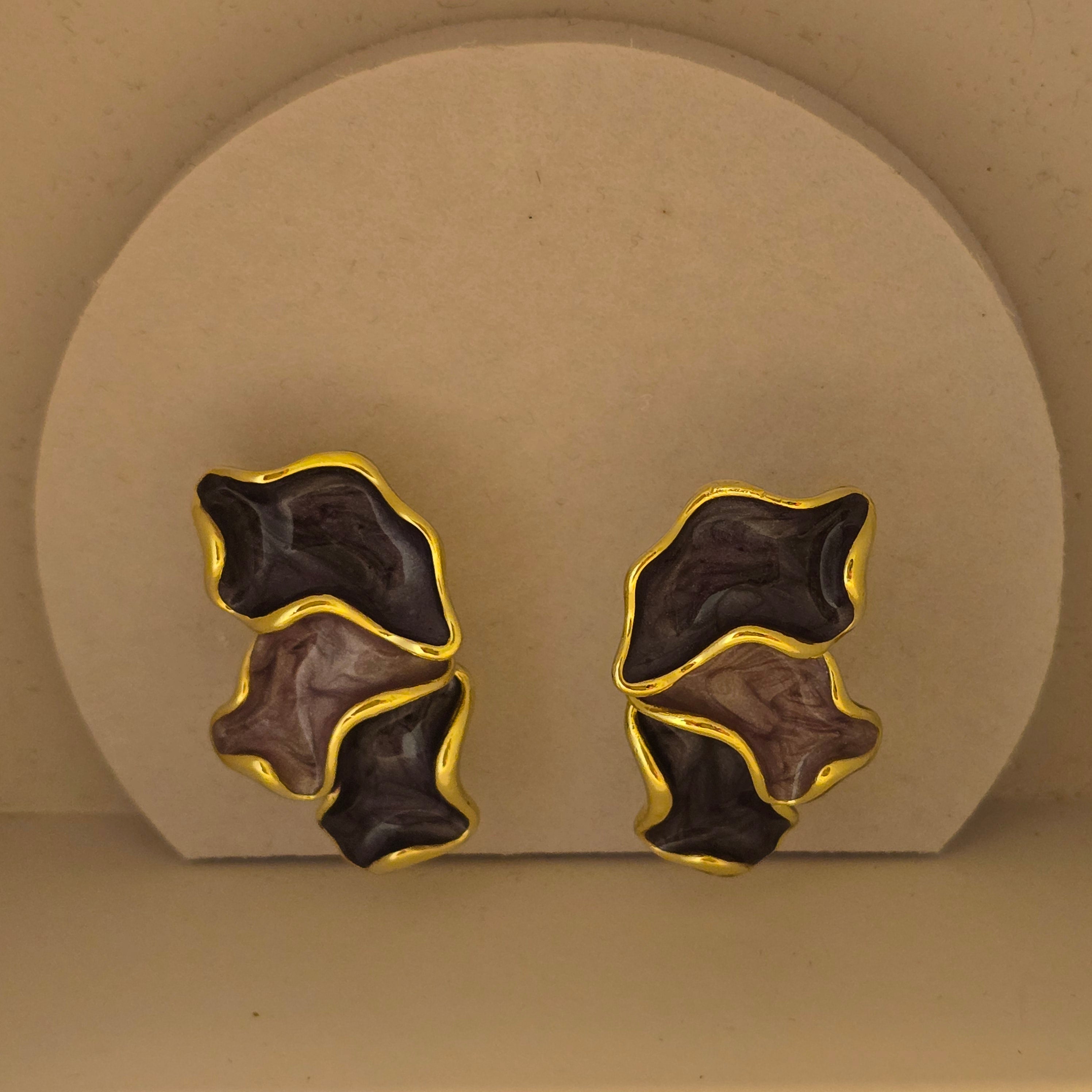 Lavender Noir Wave Stud Earrings