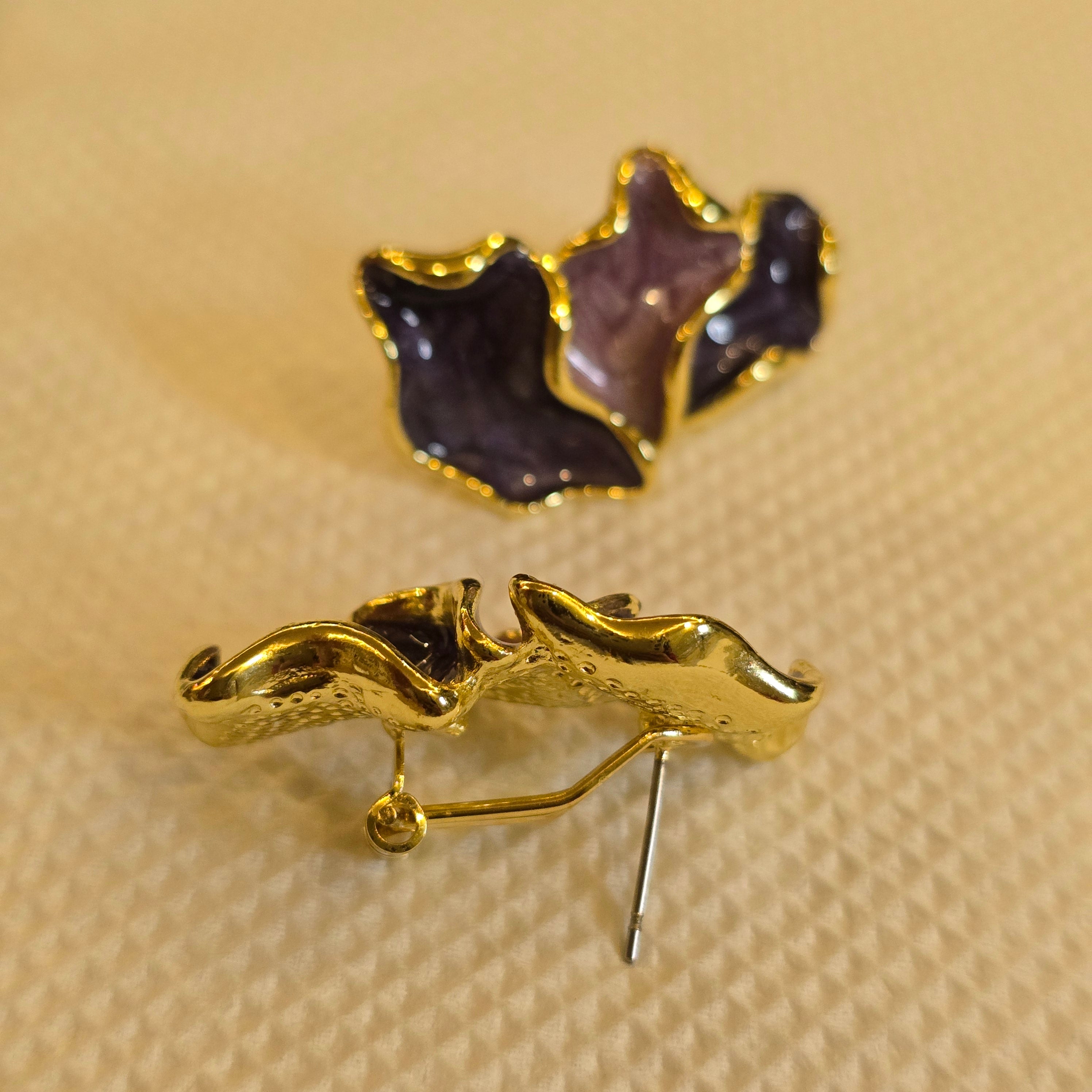 Lavender Noir Wave Stud Earrings