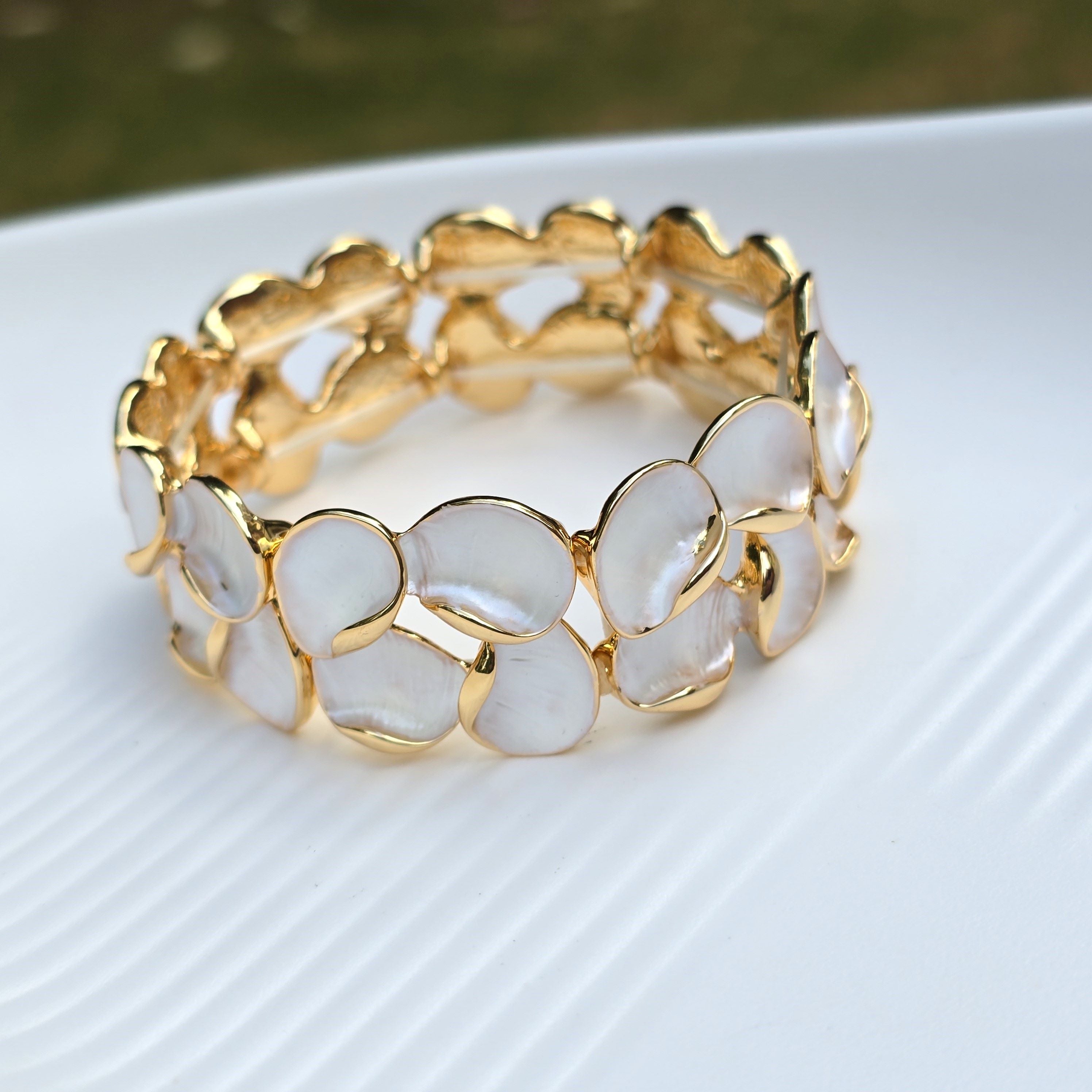 Pearl Petal Stretch Bracelet