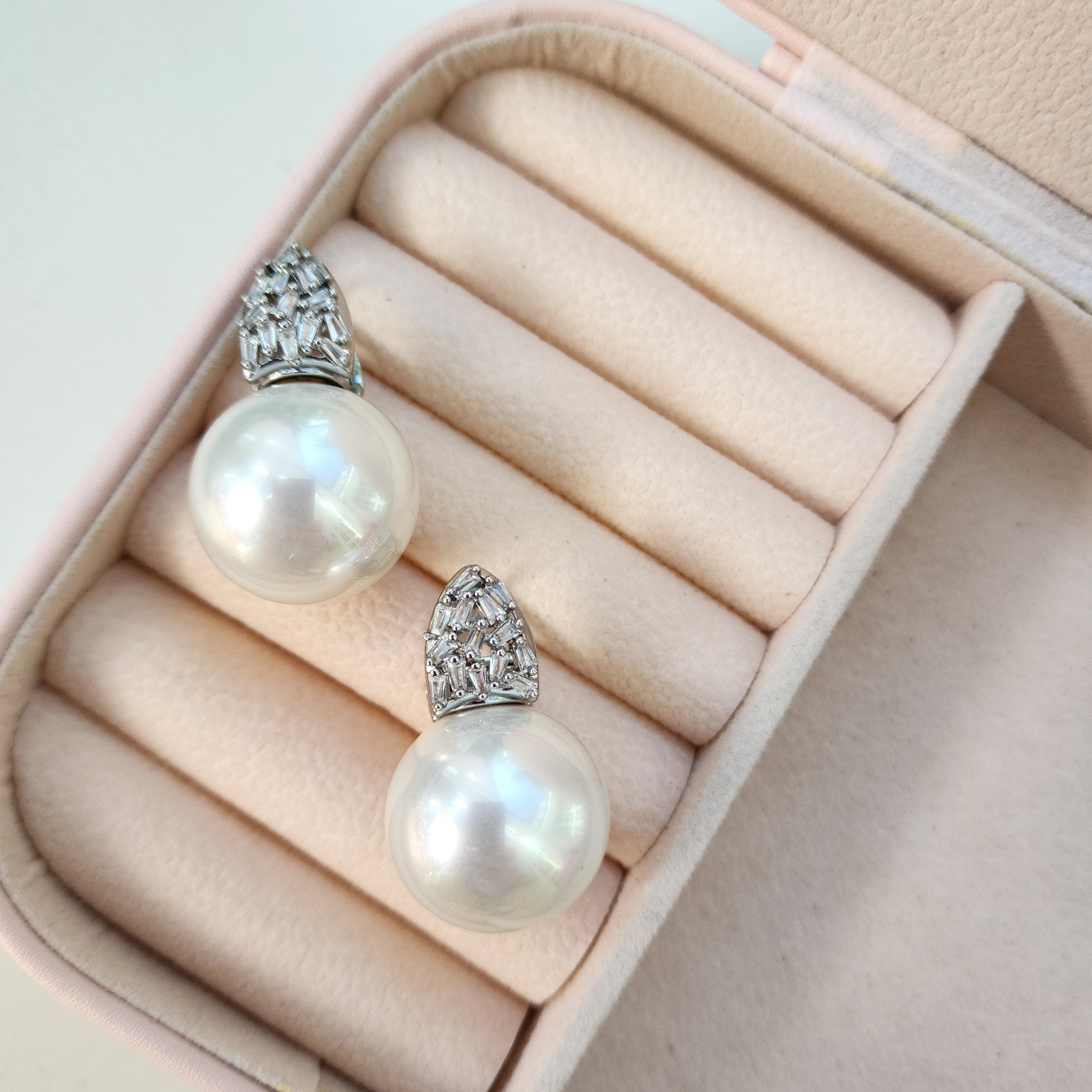 Bubble Gum Pearl Studs