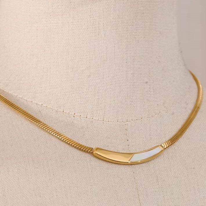 Shell Collar Necklace
