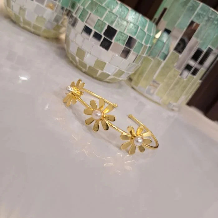 Classic Flower Bracelet