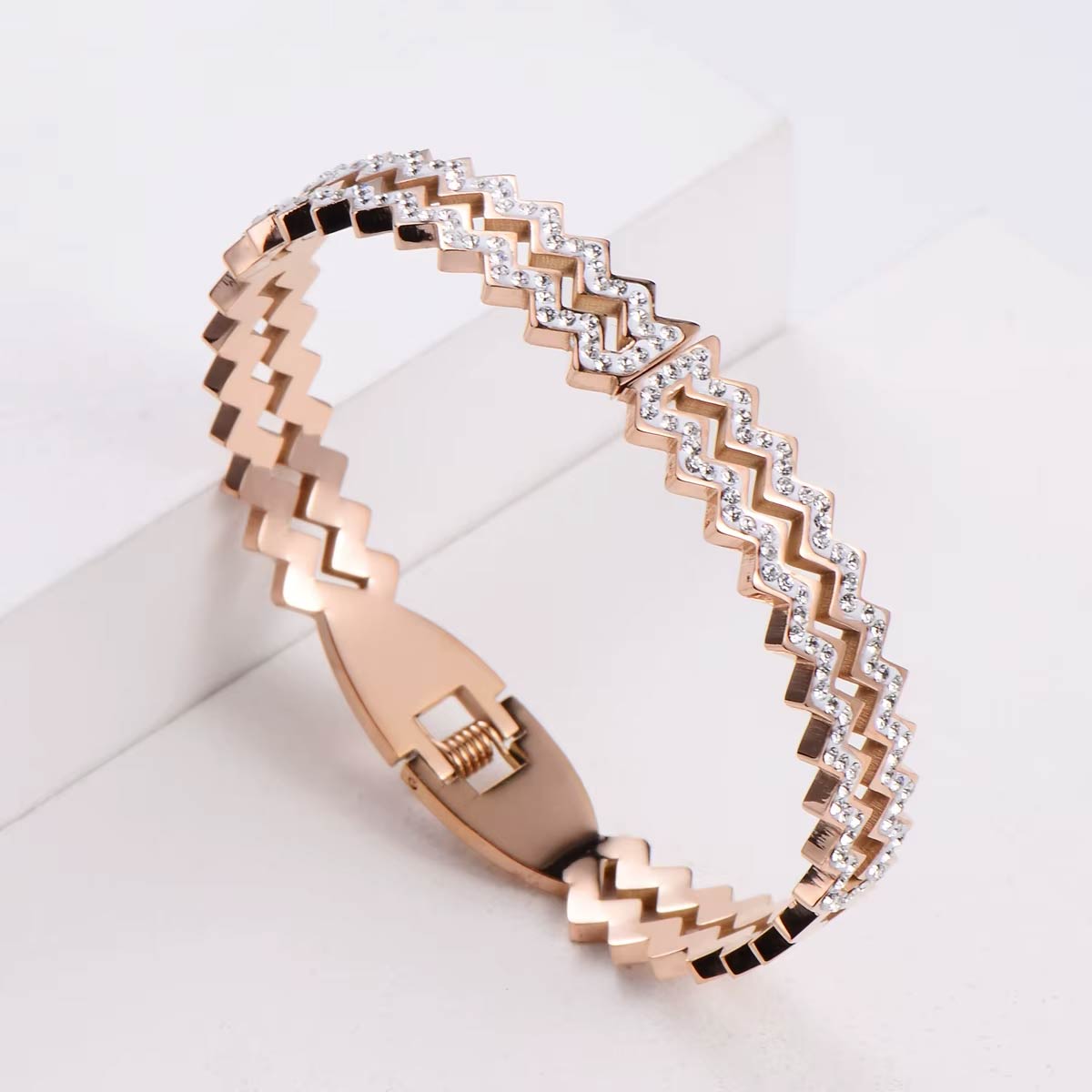 Crystalline Zigzag