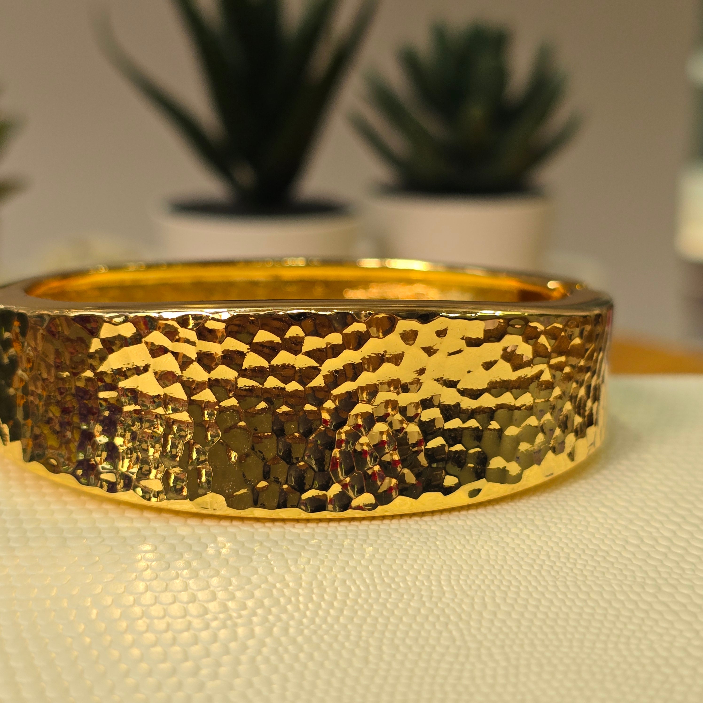 18K Gold-Plated Hammered Texture Bangle
