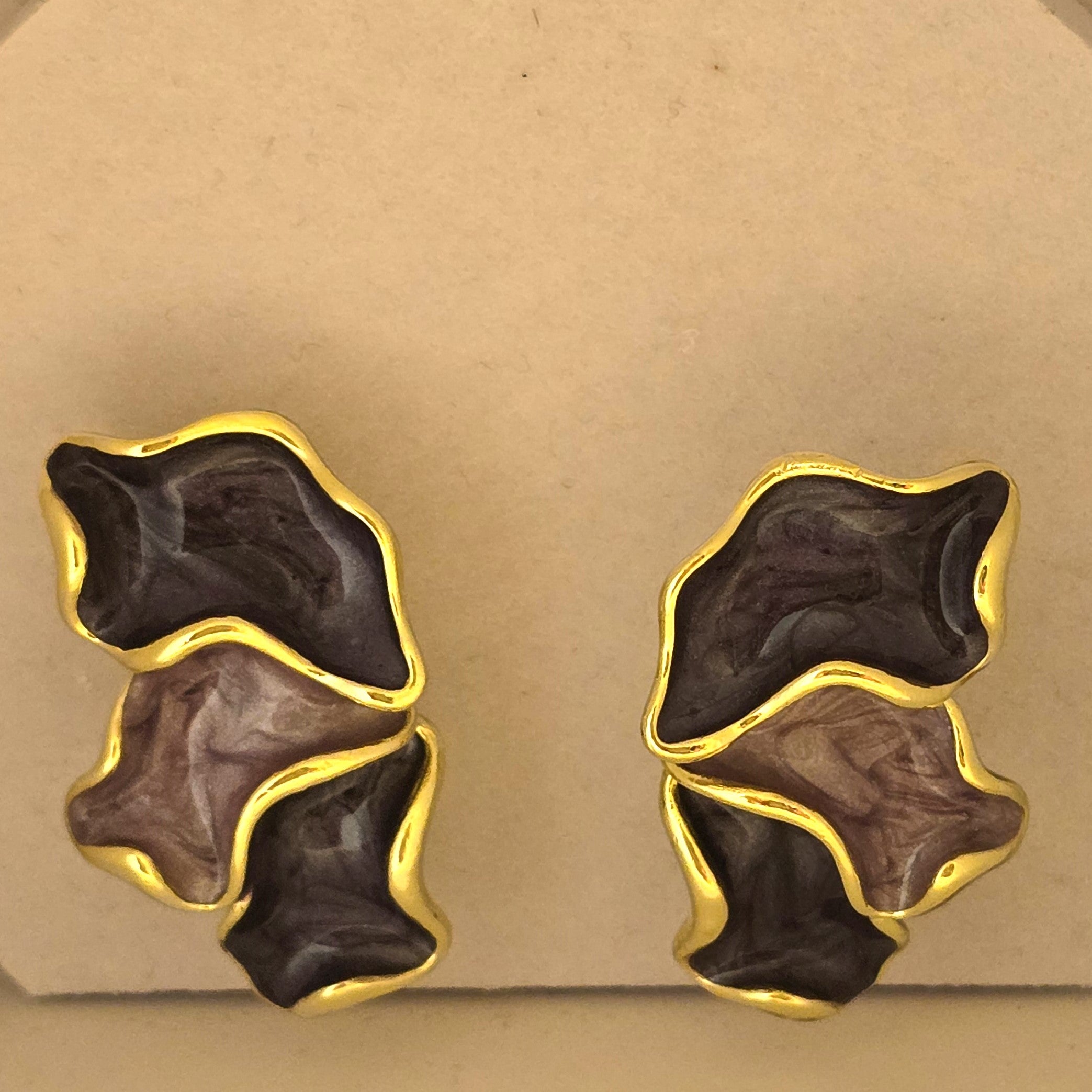 Lavender Noir Wave Stud Earrings