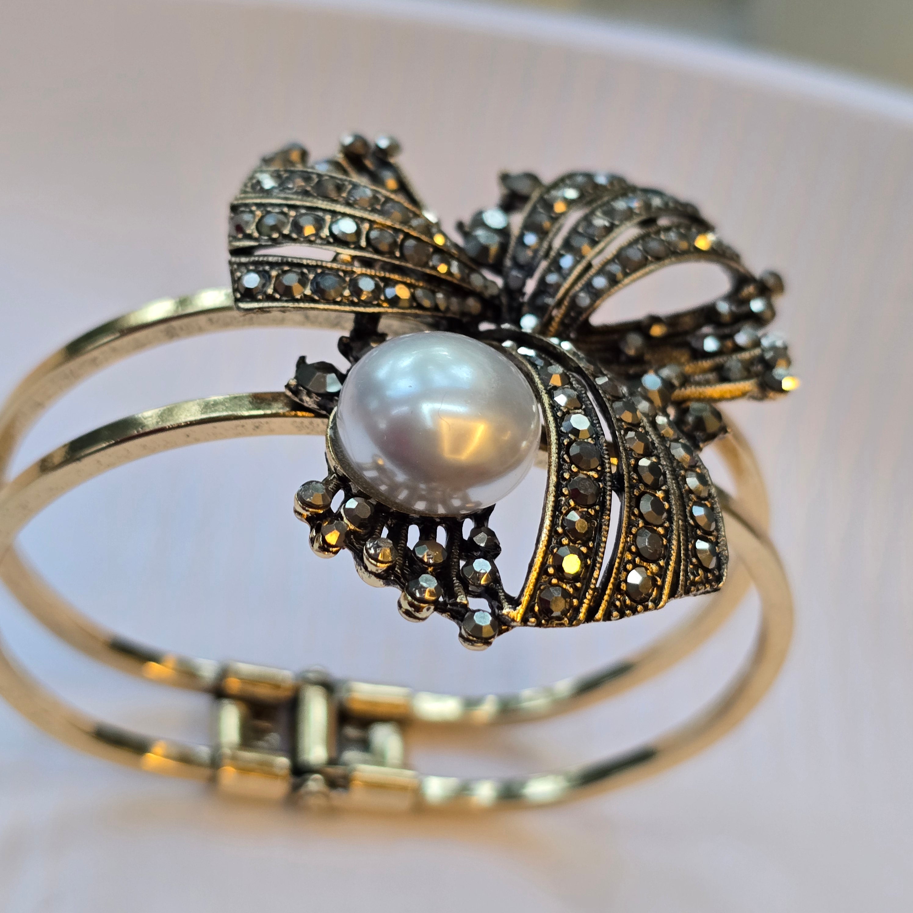 Pearl Bow Antique Bracelet