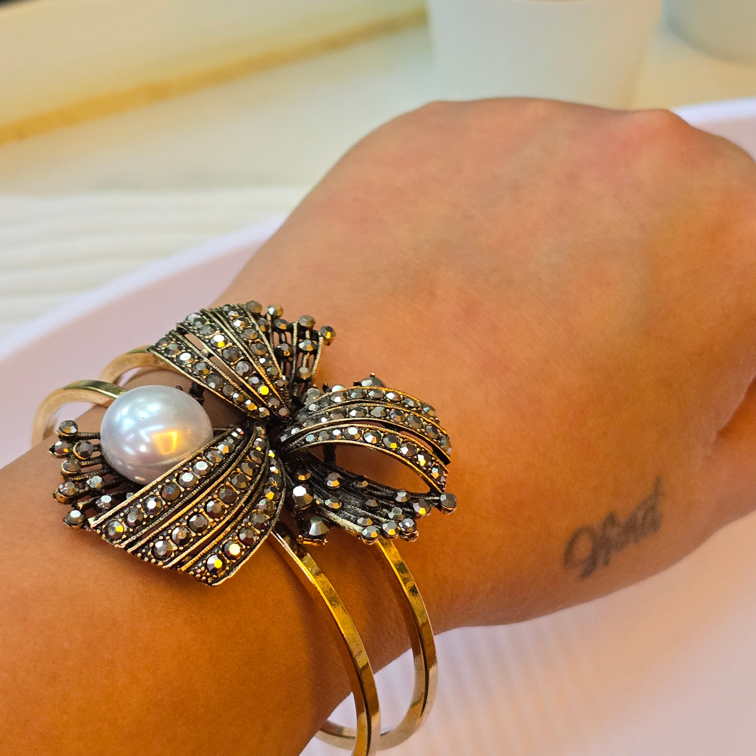 Pearl Bow Antique Bracelet