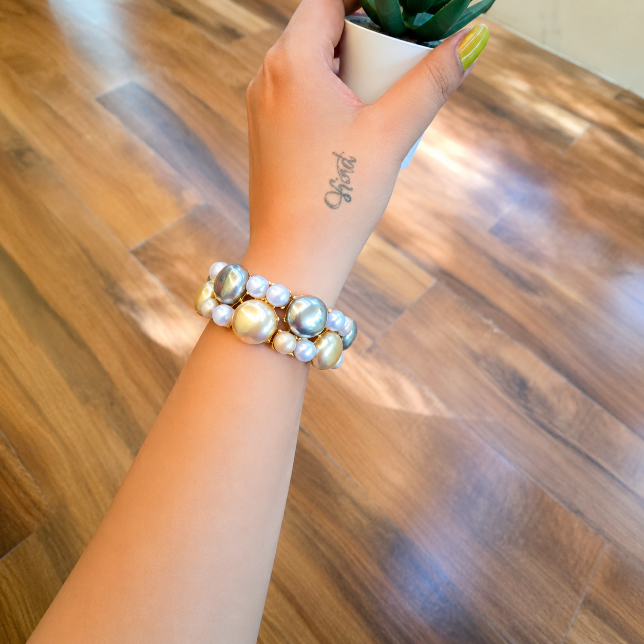 Pearl & Gold Stretchable Bracelet