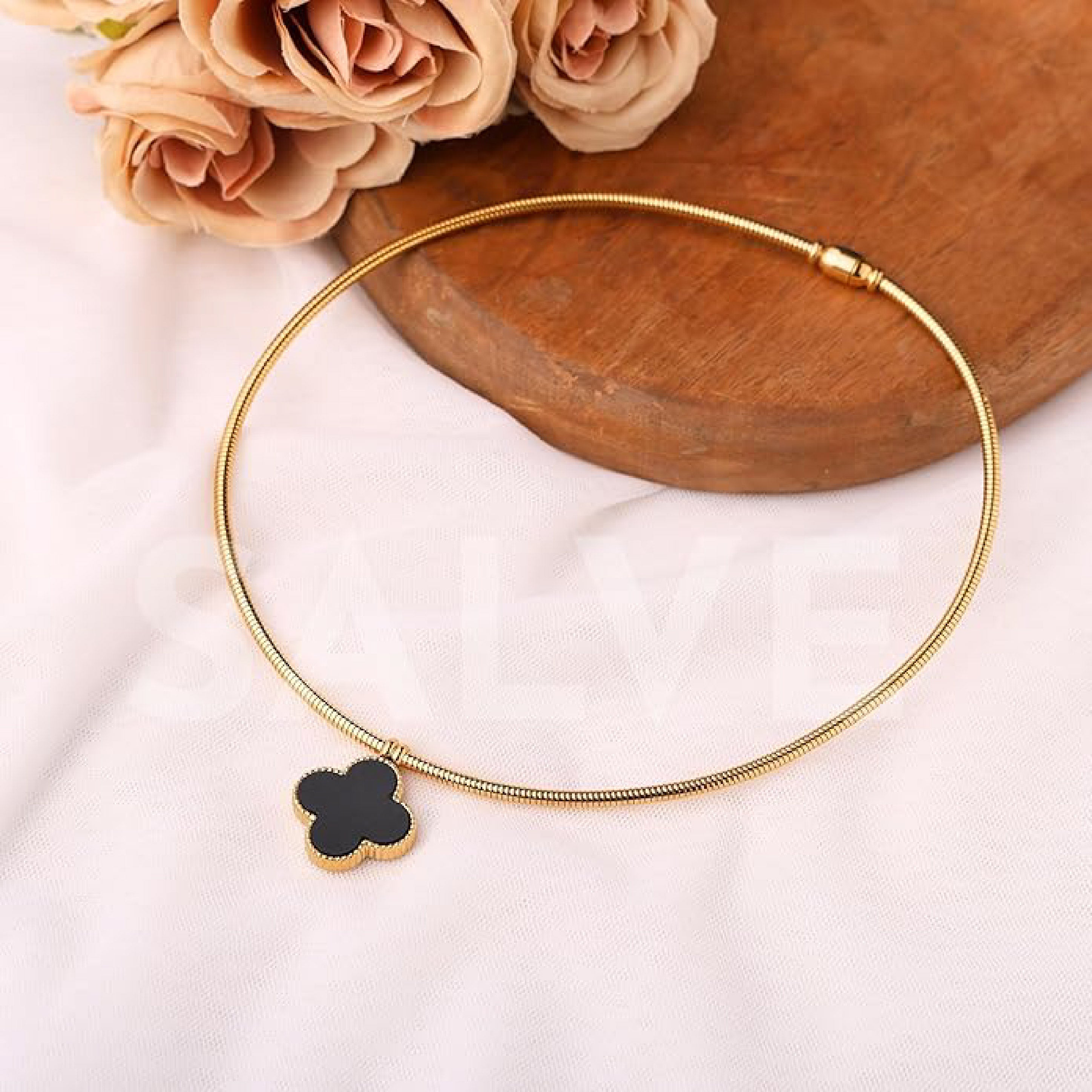 Black & White Clover Choker ( Reversible)