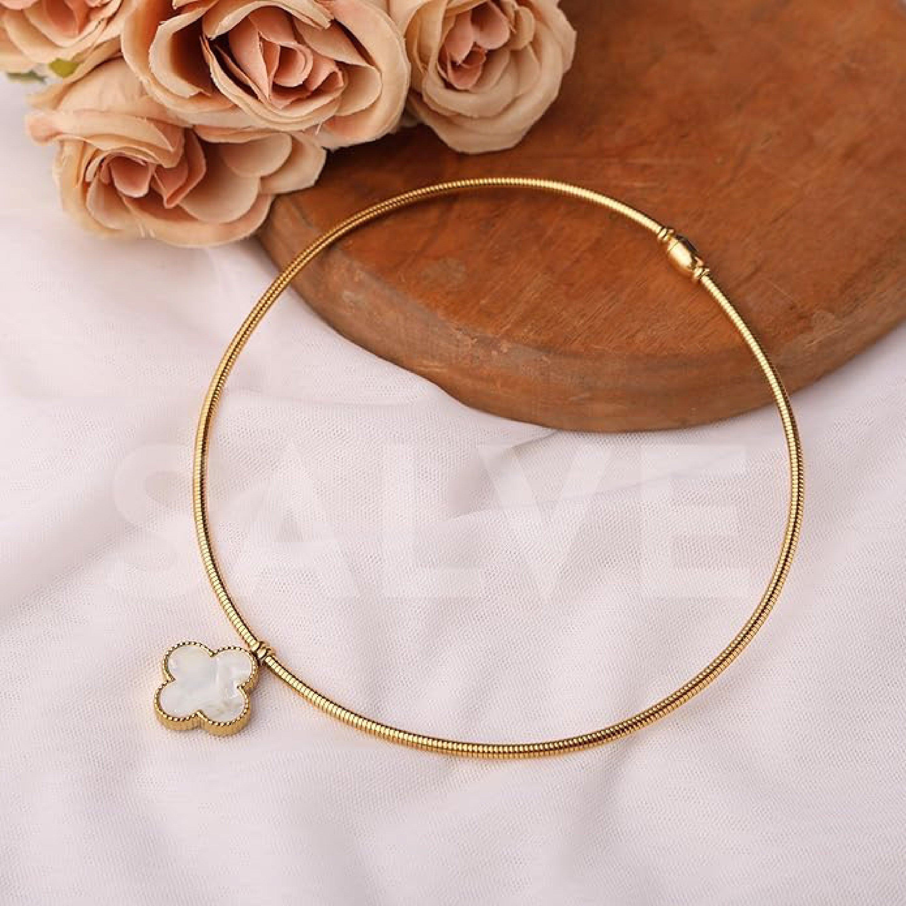 Black & White Clover Choker ( Reversible)
