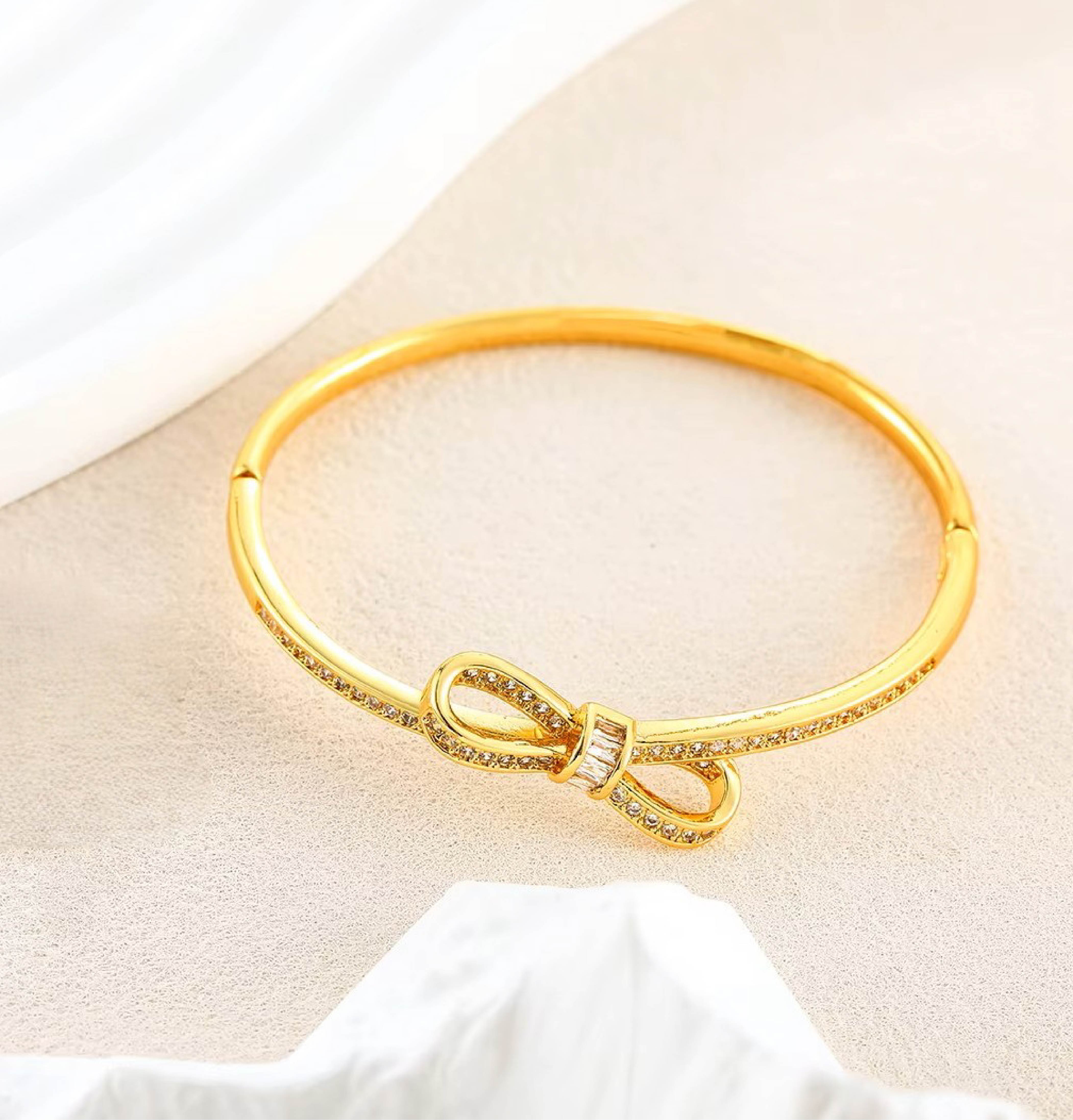 Infinity Knot Gold Bangle
