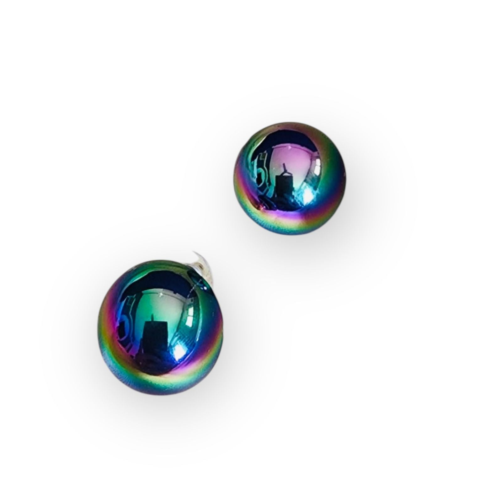 Gazing Studs