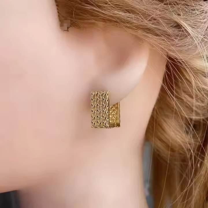 Mesh Square Studs
