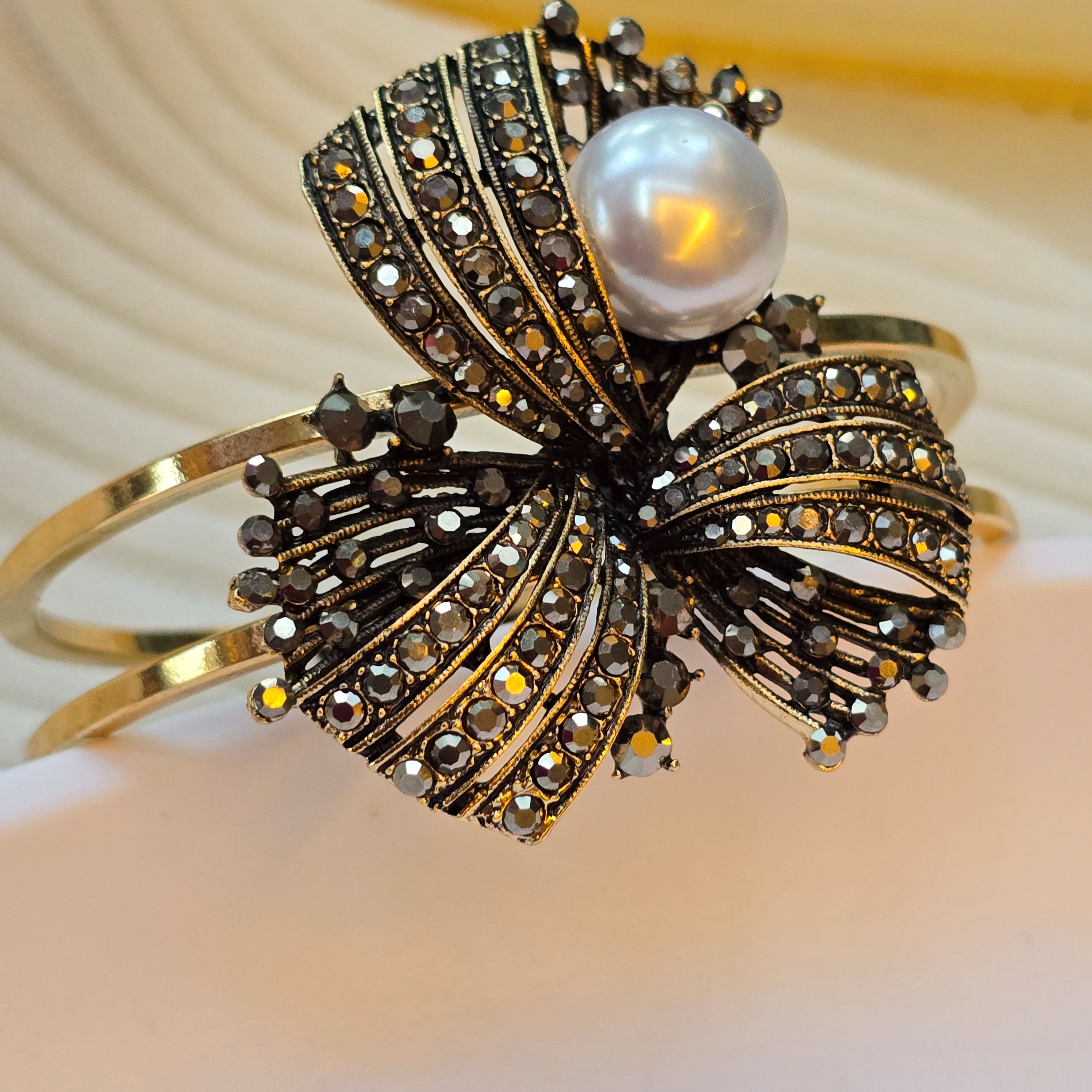 Pearl Bow Antique Bracelet